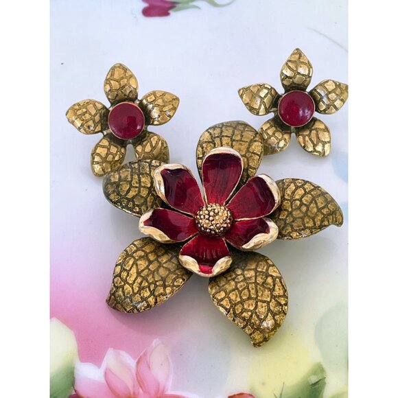 Vintage 1960s Goldtone & Enamel Floral Brooch & Earring Set - Picture 1 of 10